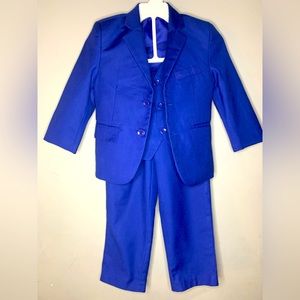 Size 2T, blue KIDSWORLDOFUSA fancy suit for special occasions.